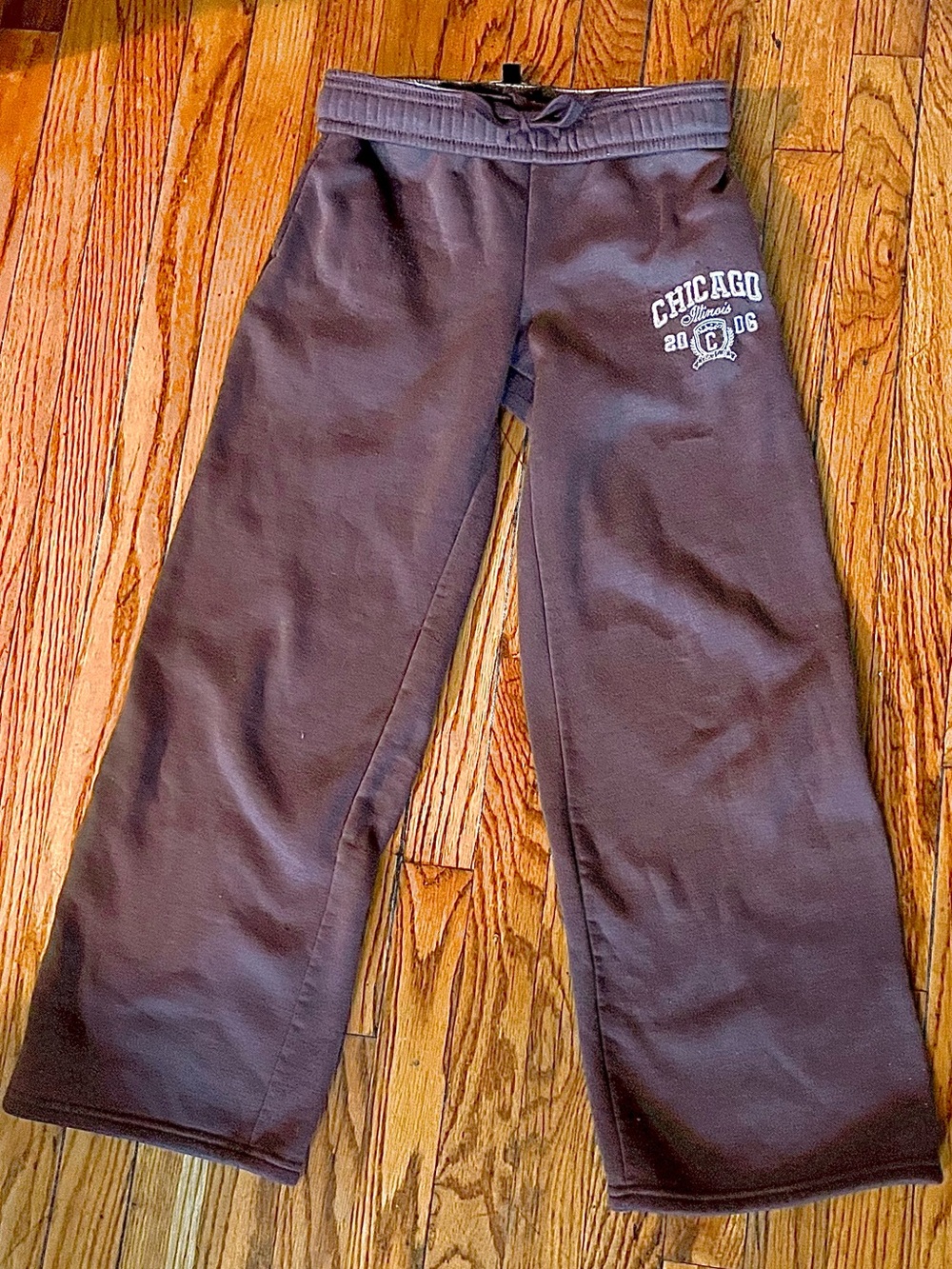 Harper Brown baggy Sweatpants w/ Chicago 2006 graphic